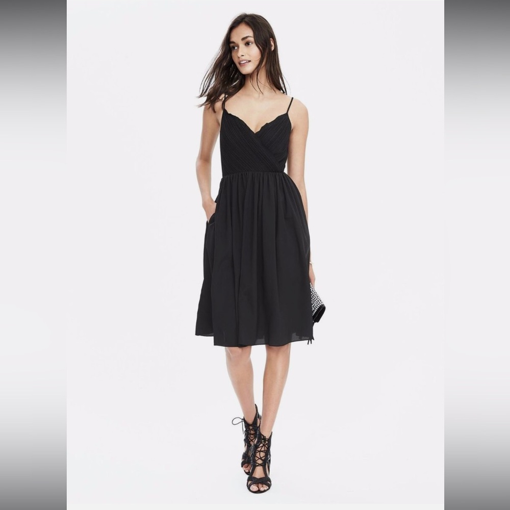 Banana Republic Strappy Crossover Vee Dress in Black Size 6